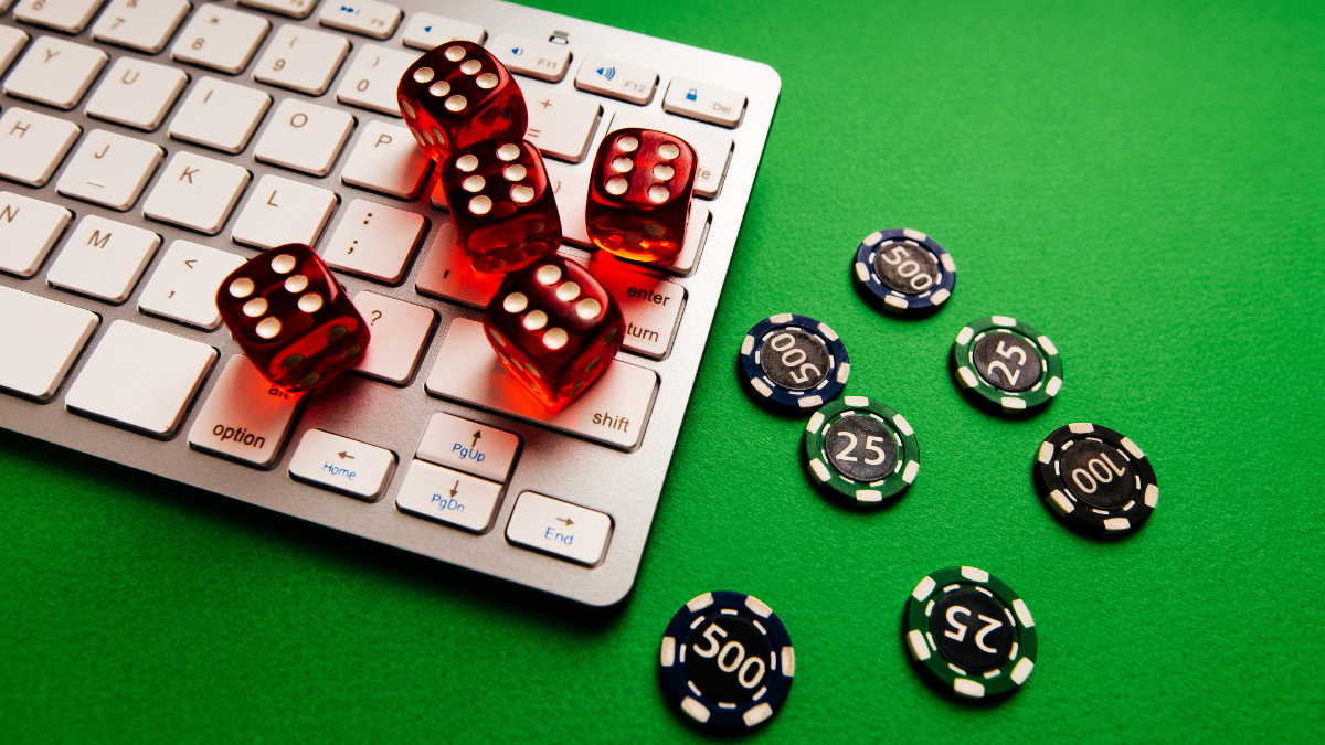 Playing Online Casino Games: Tips From the Pros - Nerdynaut